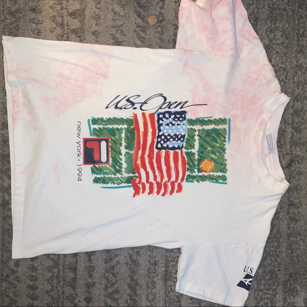 Vintage fila size L can fit women n men’s MEDIUM